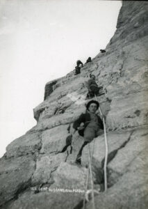 Gita sociale degli alpinisti del CAI Milano al Dente del Gigante - 1910.