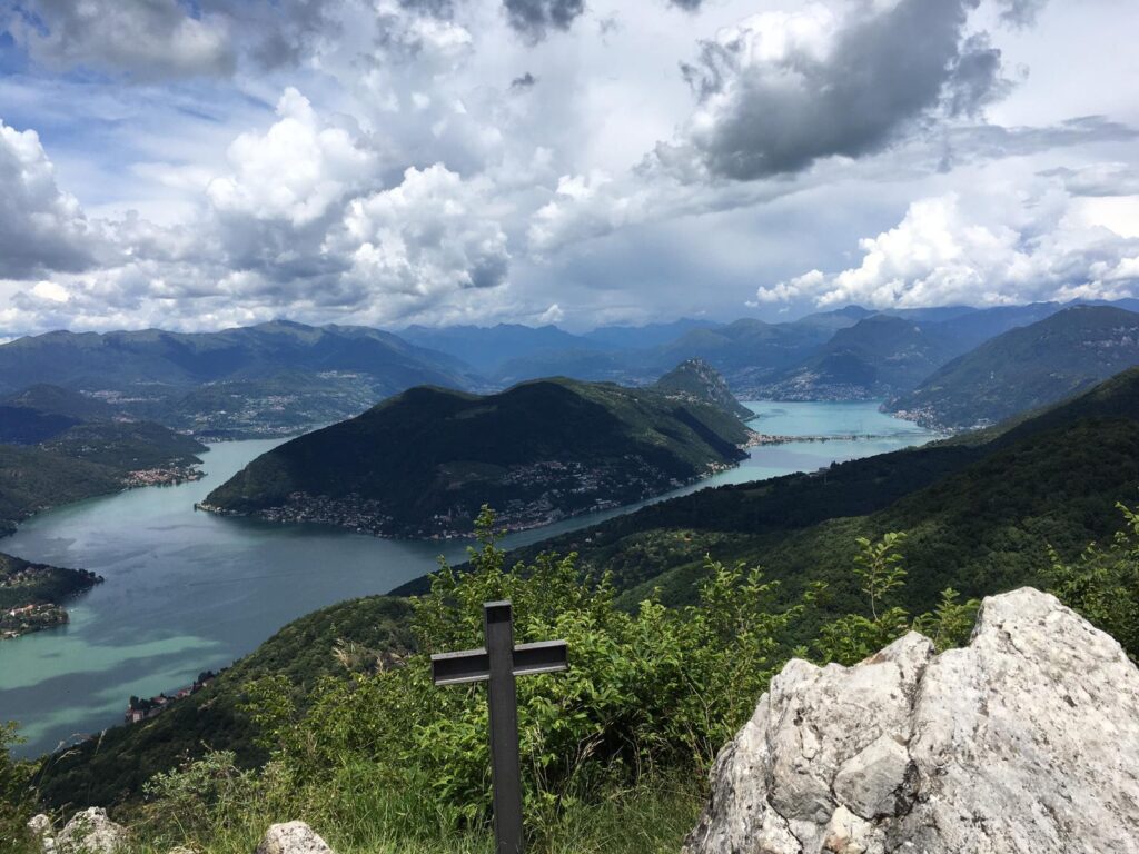 Vista panoramica dalla cima del monte Piambello sul lago