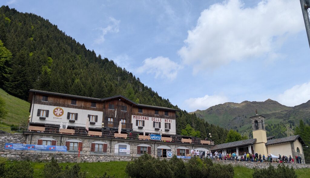 Veduta del Rifugio Madonna delle Nevi